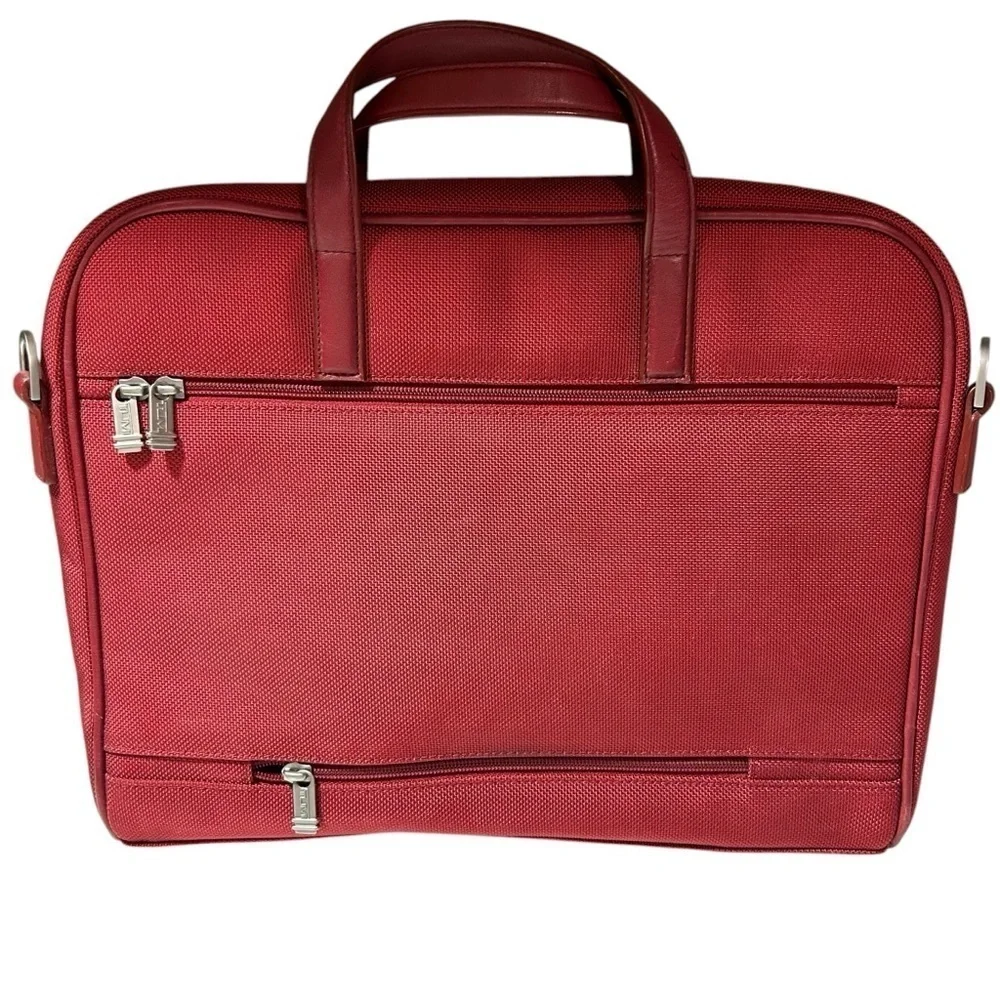 Tumi large business